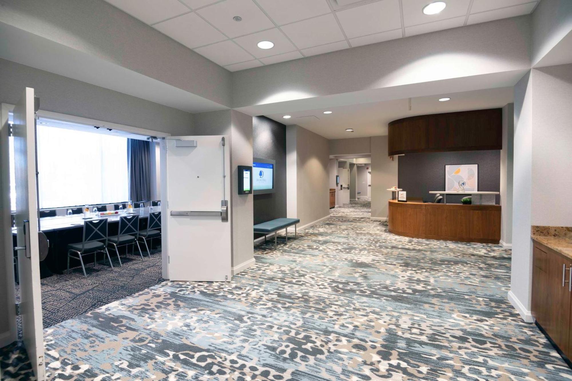 Doubletree By Hilton Hotel And Conference Center Chicago North Shore Скоки Екстериор снимка