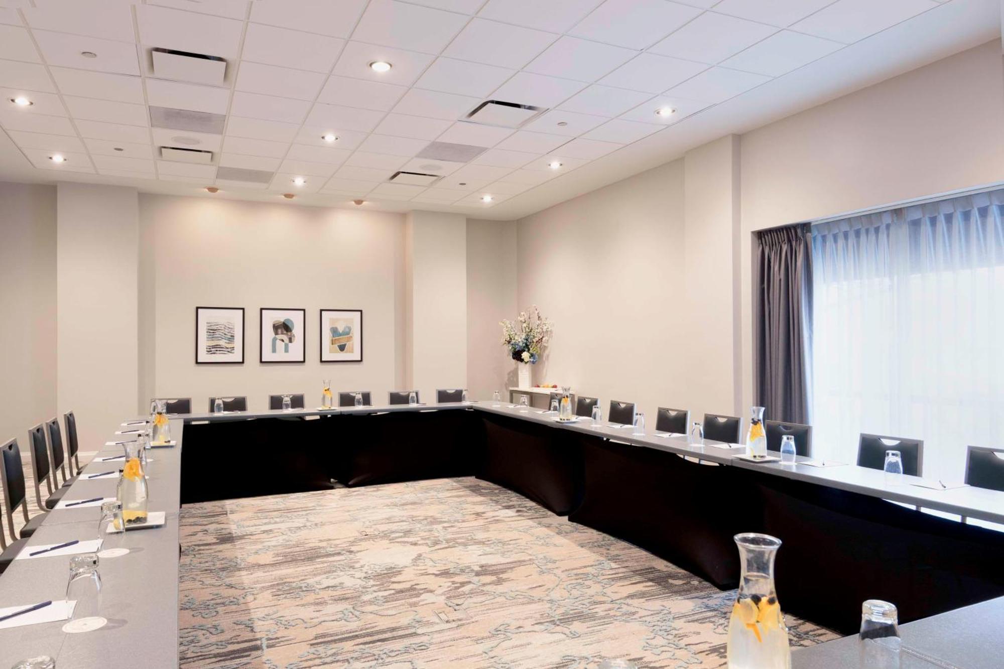 Doubletree By Hilton Hotel And Conference Center Chicago North Shore Скоки Екстериор снимка