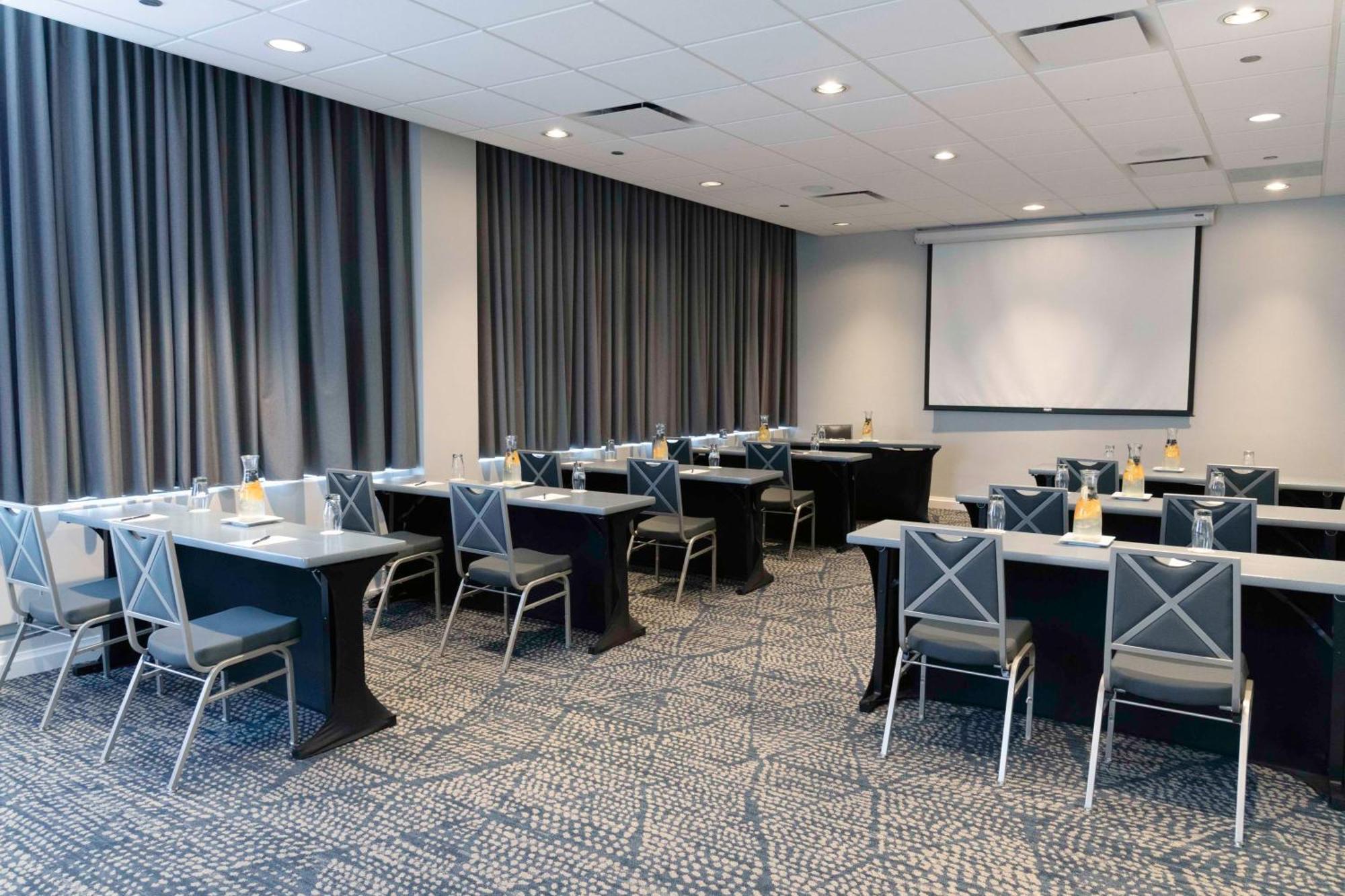Doubletree By Hilton Hotel And Conference Center Chicago North Shore Скоки Екстериор снимка