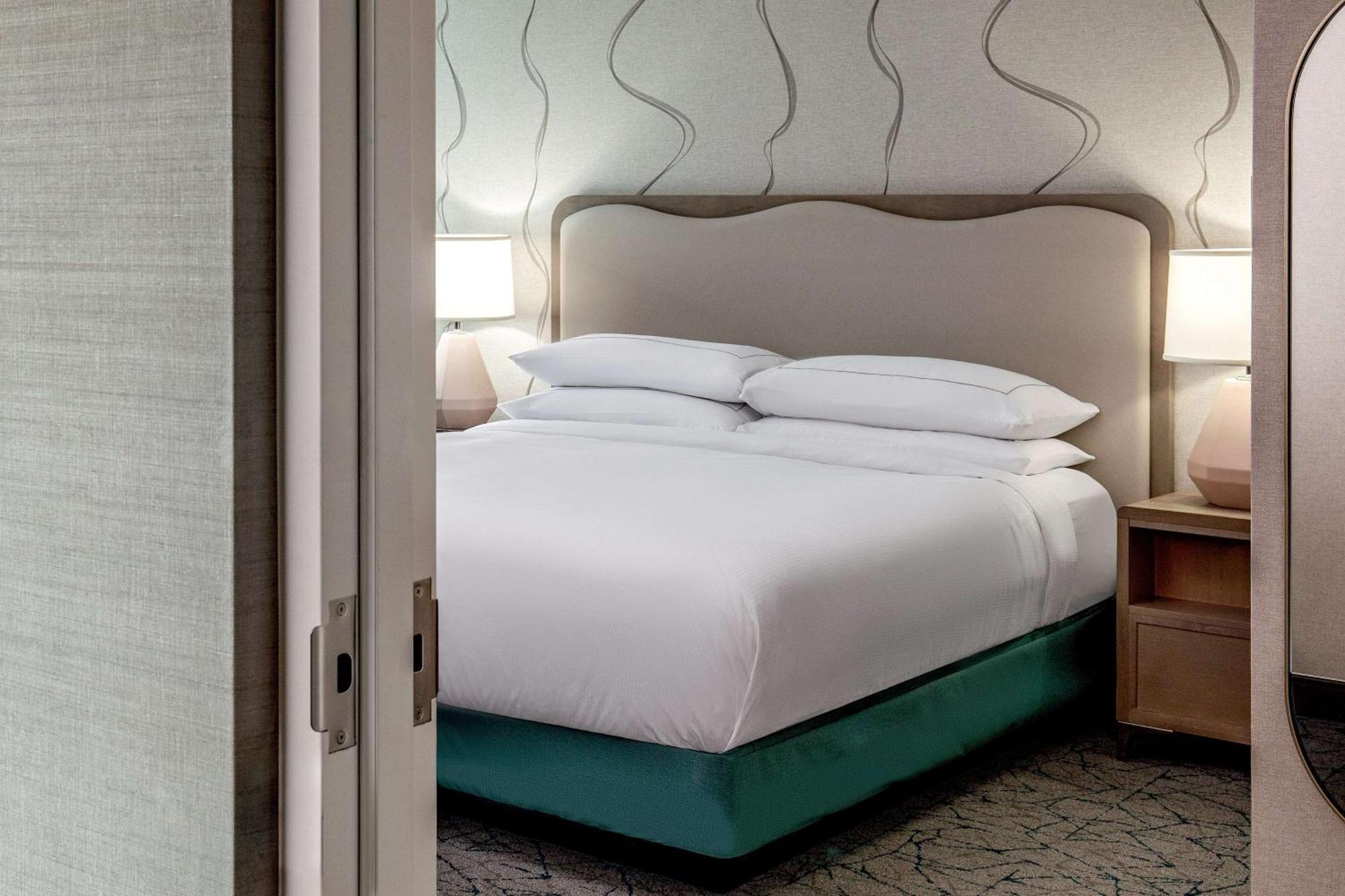 Doubletree By Hilton Hotel And Conference Center Chicago North Shore Скоки Екстериор снимка