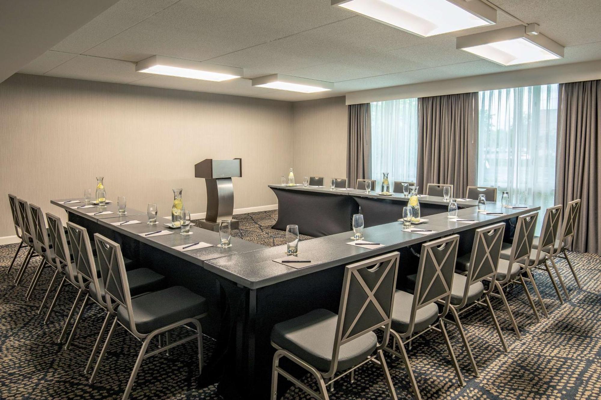 Doubletree By Hilton Hotel And Conference Center Chicago North Shore Скоки Екстериор снимка