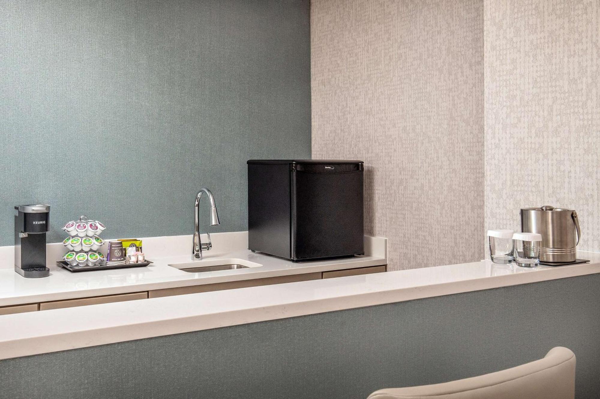 Doubletree By Hilton Hotel And Conference Center Chicago North Shore Скоки Екстериор снимка